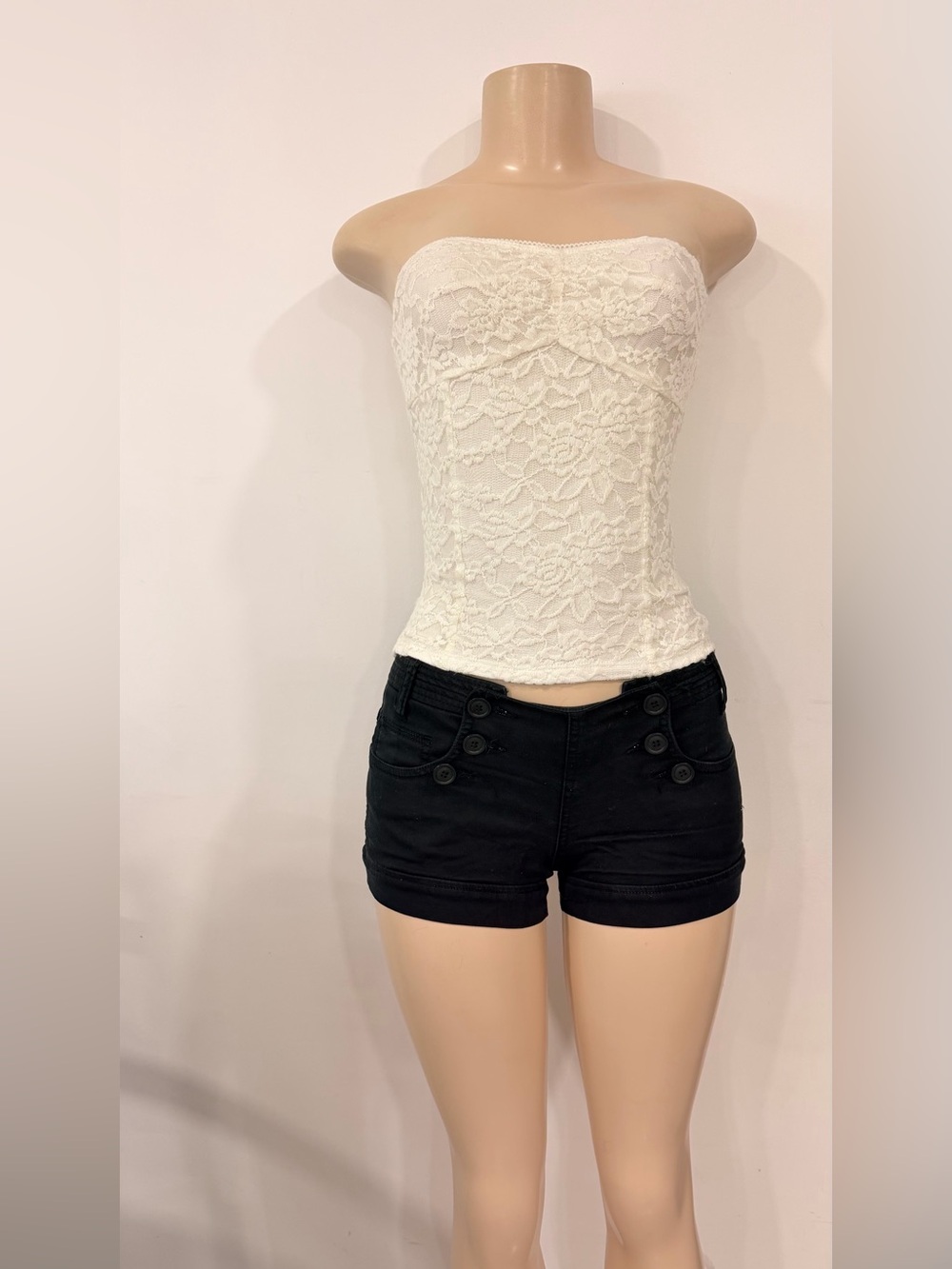 bebe Black low-Rise Button-Accent Jean Shorts Y2K